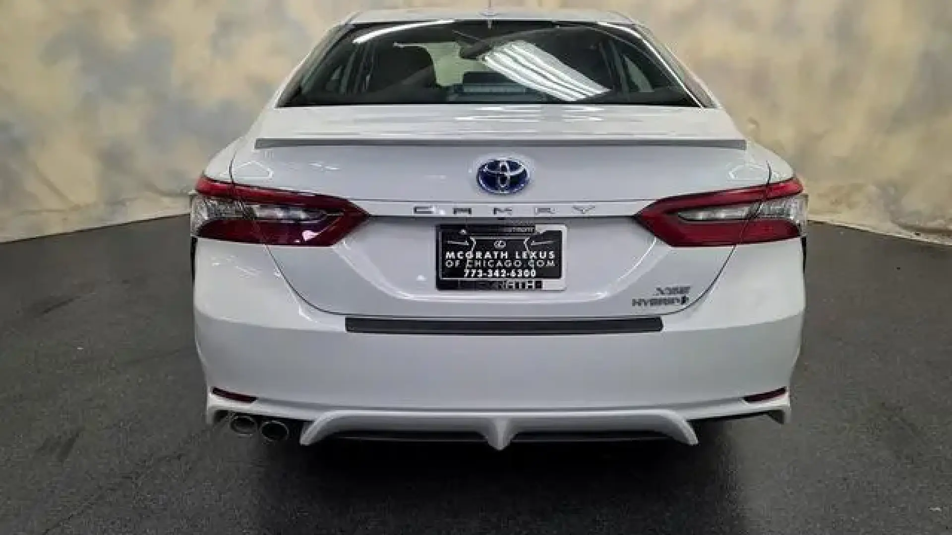 Toyota Camry XLE Hybrid 2024