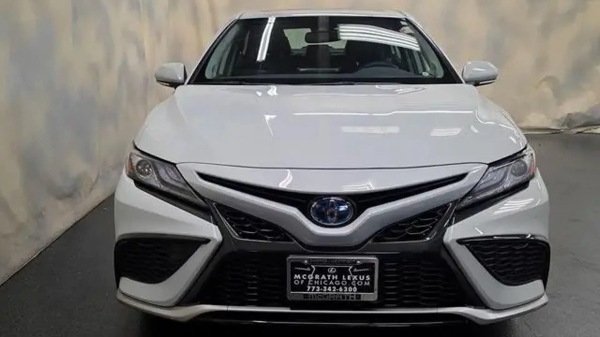 Toyota Camry XLE Hybrid 2024